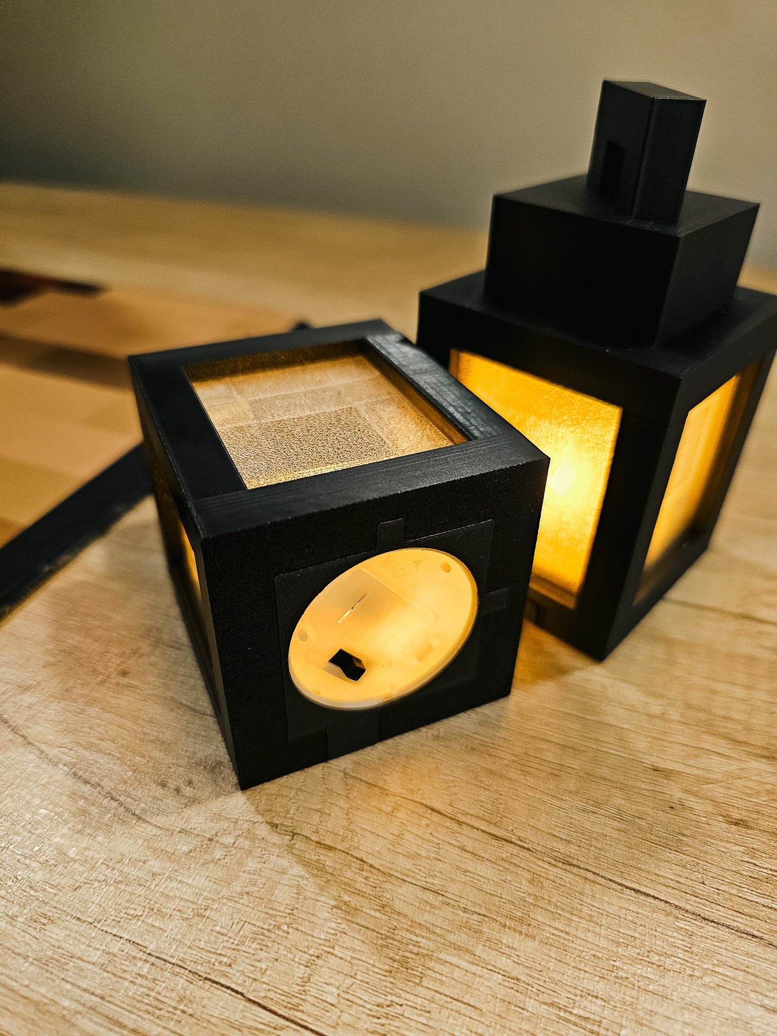 Headphone Stand - Press | MGM EXTRAS