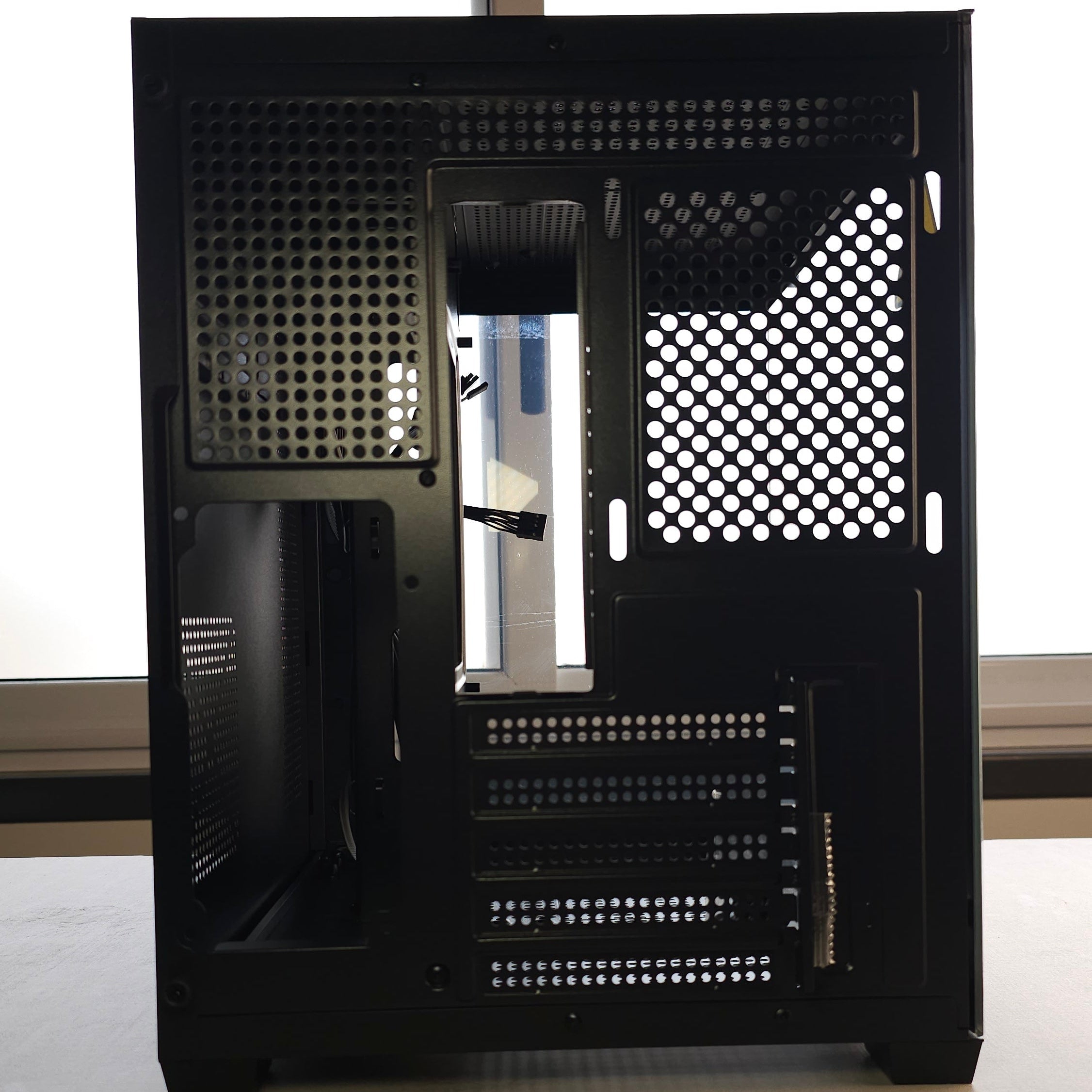 Gabinete Notsquare | Chasis Multi-Formato (ATX / mATX / ITX) | NOT DROP